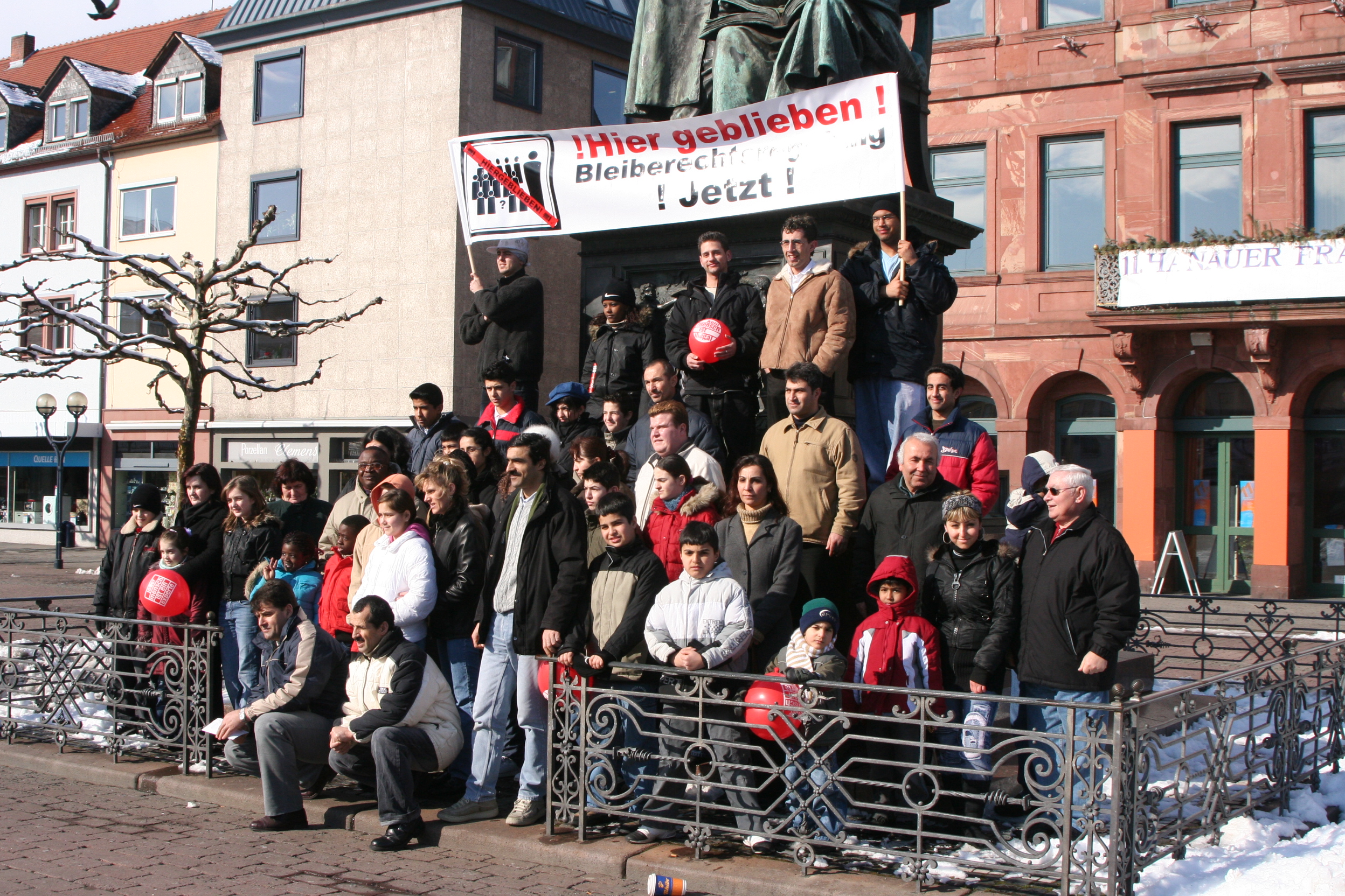 Demonstration für die Bleibeberechtigung in Hanau mit der Diakonischen Flüchtlingshilfe im Main-Kinzig-Kreis e.V.