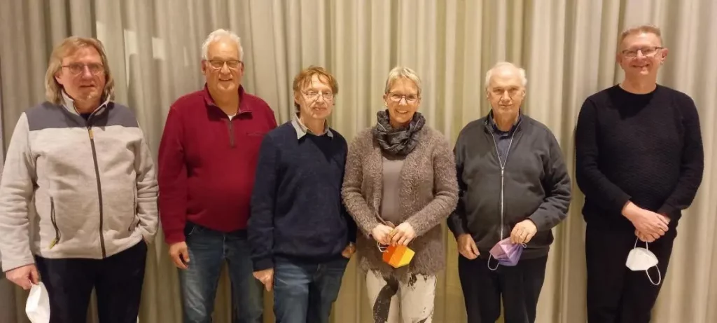 Ottmar Muth, Ulrich Hoffmann, Wolfgang Bauer, Heike Käppeler, Fritz Perels
und Thomas Ohl (der neue Vorstand von links nach rechts)
